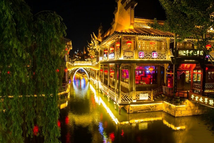 led洗墻燈，投光燈夜景